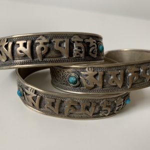 Bracelets en métal argenté : Om mani padmé hung
