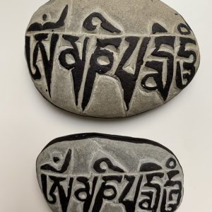 Bloc de pierre gravé : Yeux de Bouddha