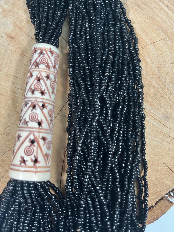 Collier en perles de verre et os de yak
