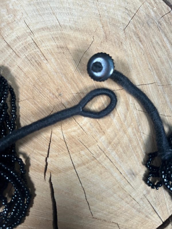 Collier en perles de verre et os de yak