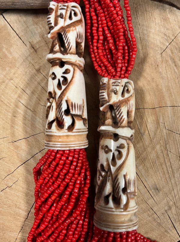 Collier en perles de verre et os de yak